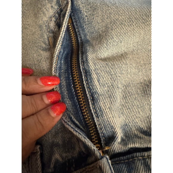 Sneak Peek High Rise Distressed Denim Shorts 11/30 - Picture 6 of 7